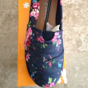 Cammie Girls New Canvas Slip on Shoe